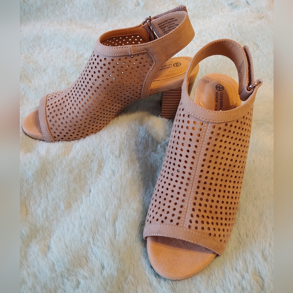 Giani Bernini Tan Open Toe Adj. Slingback Booties w/Stacked Block Heel, size 7.5